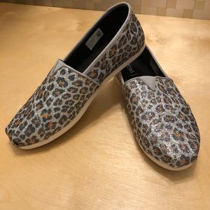 Tom’s Cheetah Sparkle slip on